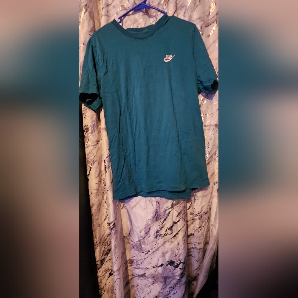 2 Nike Men's Short Sleeve Tees